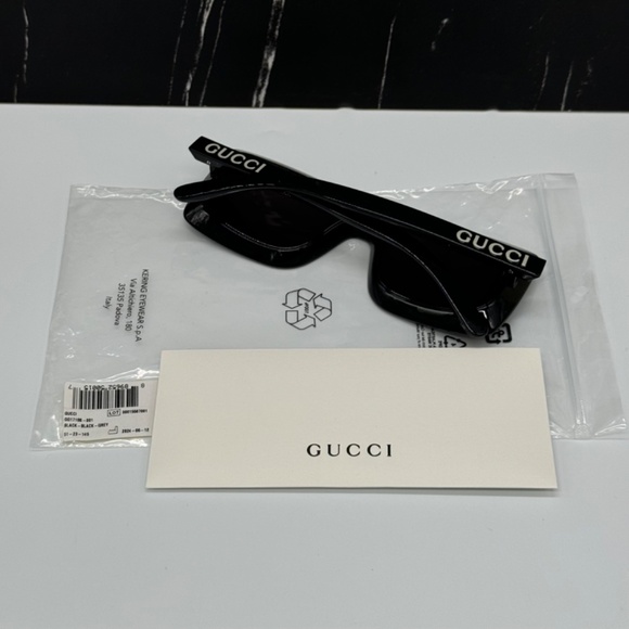 NEW GUCCI SQUARE SUNGLASSES GUCCI GG1718S 001 BLACK GREY EYEWEAR - Picture 8 of 9